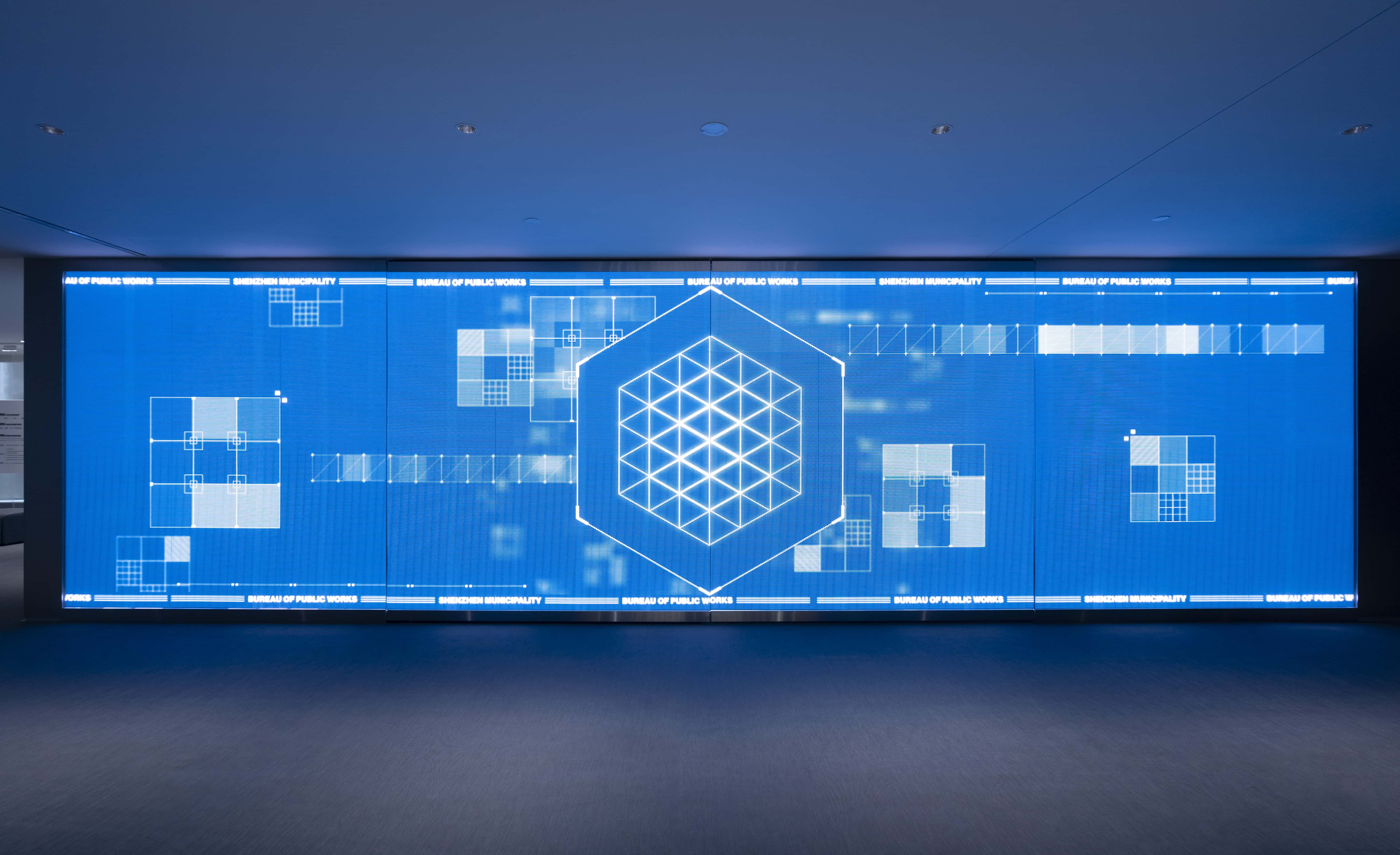 This is an art installation combining mechanical tracks and grid screens，displaying basic introductions and business data of Shenzhen Public Works Bureau enterprises through digital signage.