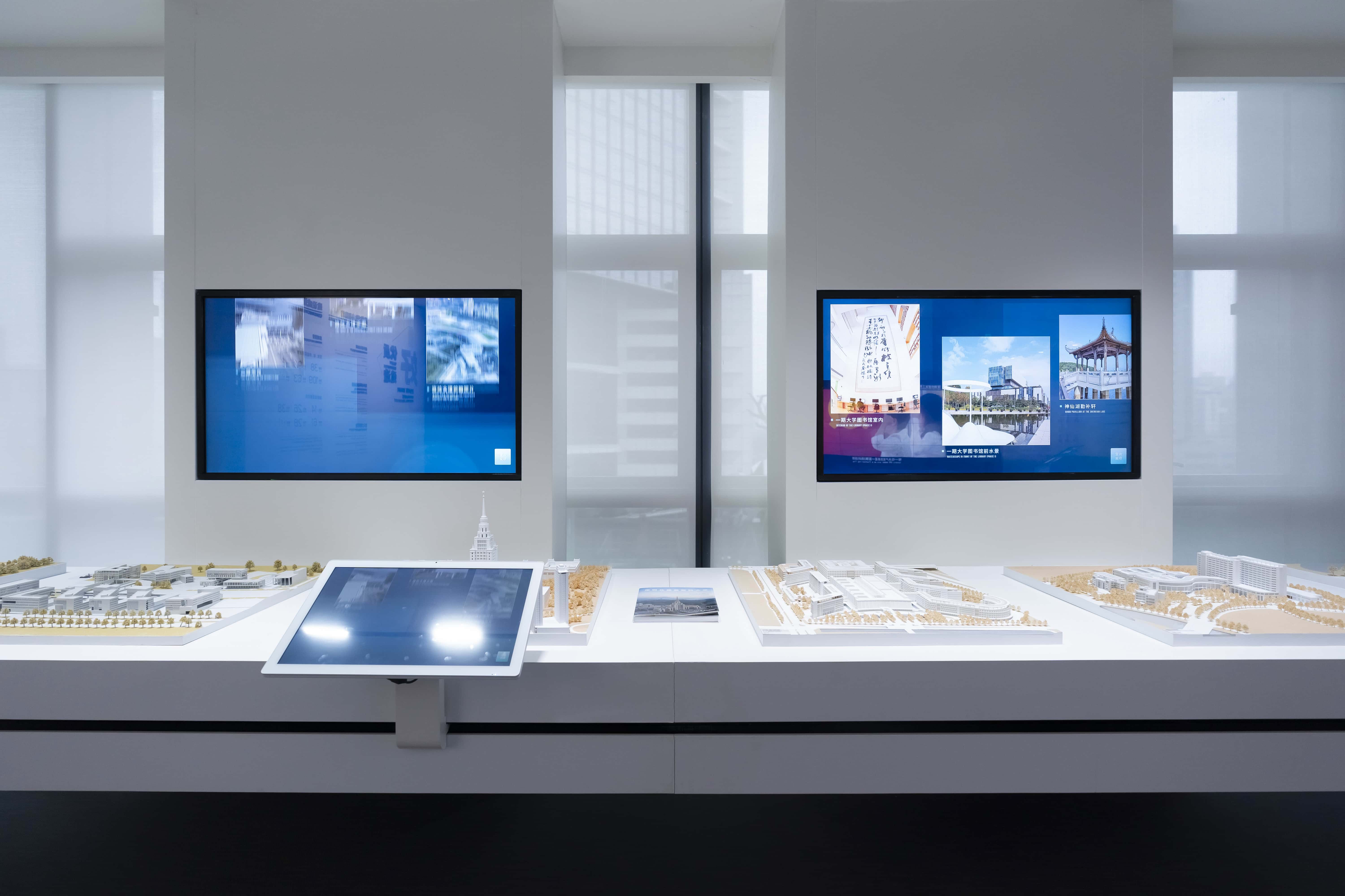 Select representative cases to create art models，and use a sliding interactive screen on the desktop to sense relevant project models. Combine reality and virtuality to introduce the process and brilliance of representative projects.